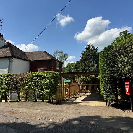 3 Bed Spa Cottage Southwater Экстерьер фото